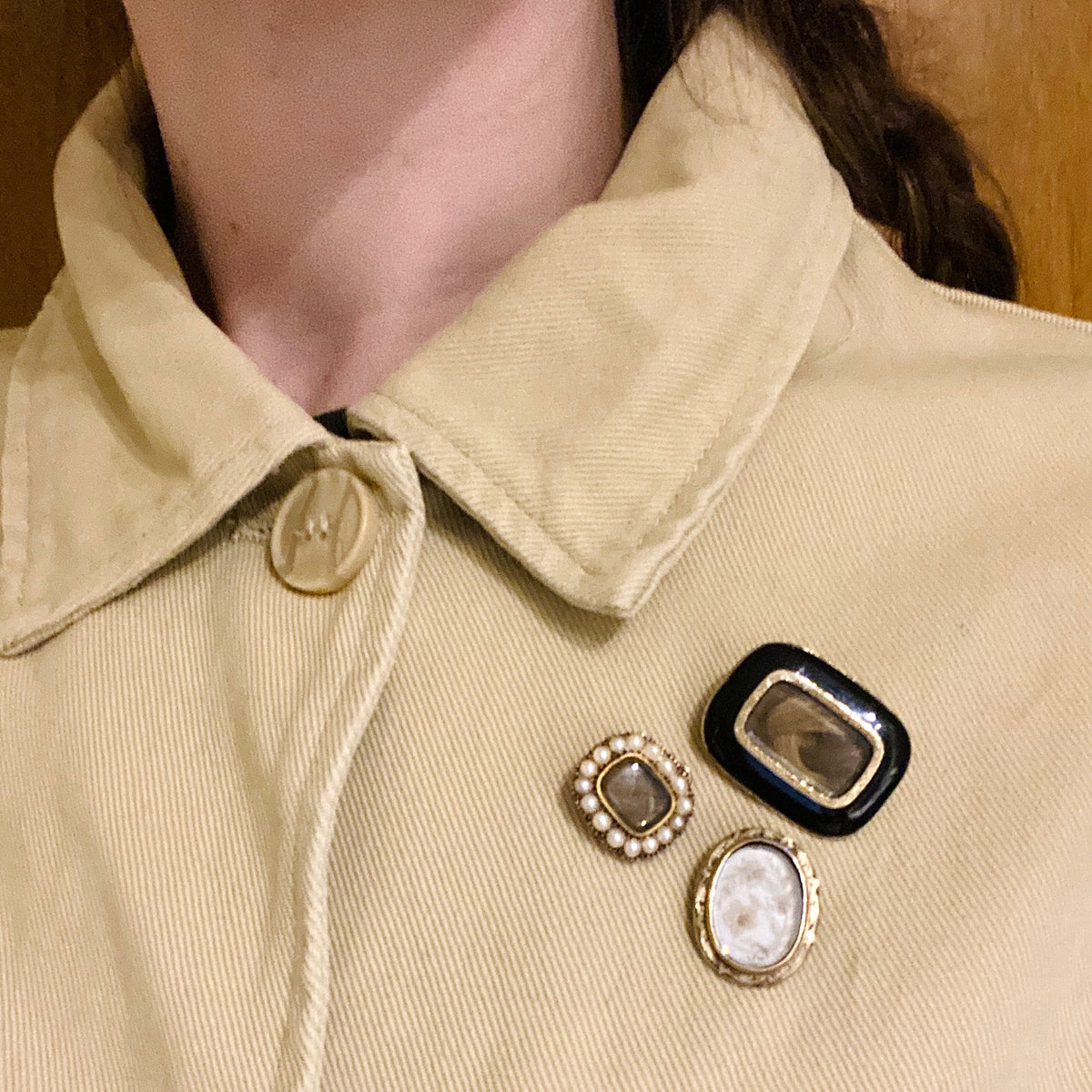 Blonde and Brunette Plait in Gold and Enamel Mourning Brooch
