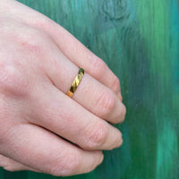 Stylish 1970s 18k Band with Diagonal Stripes