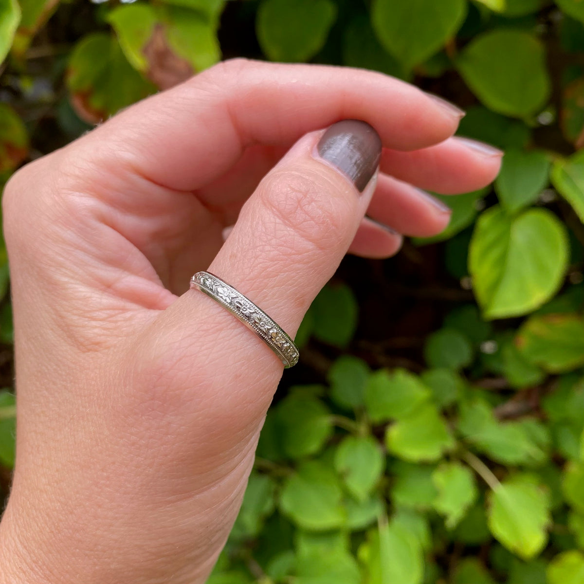 Engraved 18k White Gold Deco Men's Wedding Band