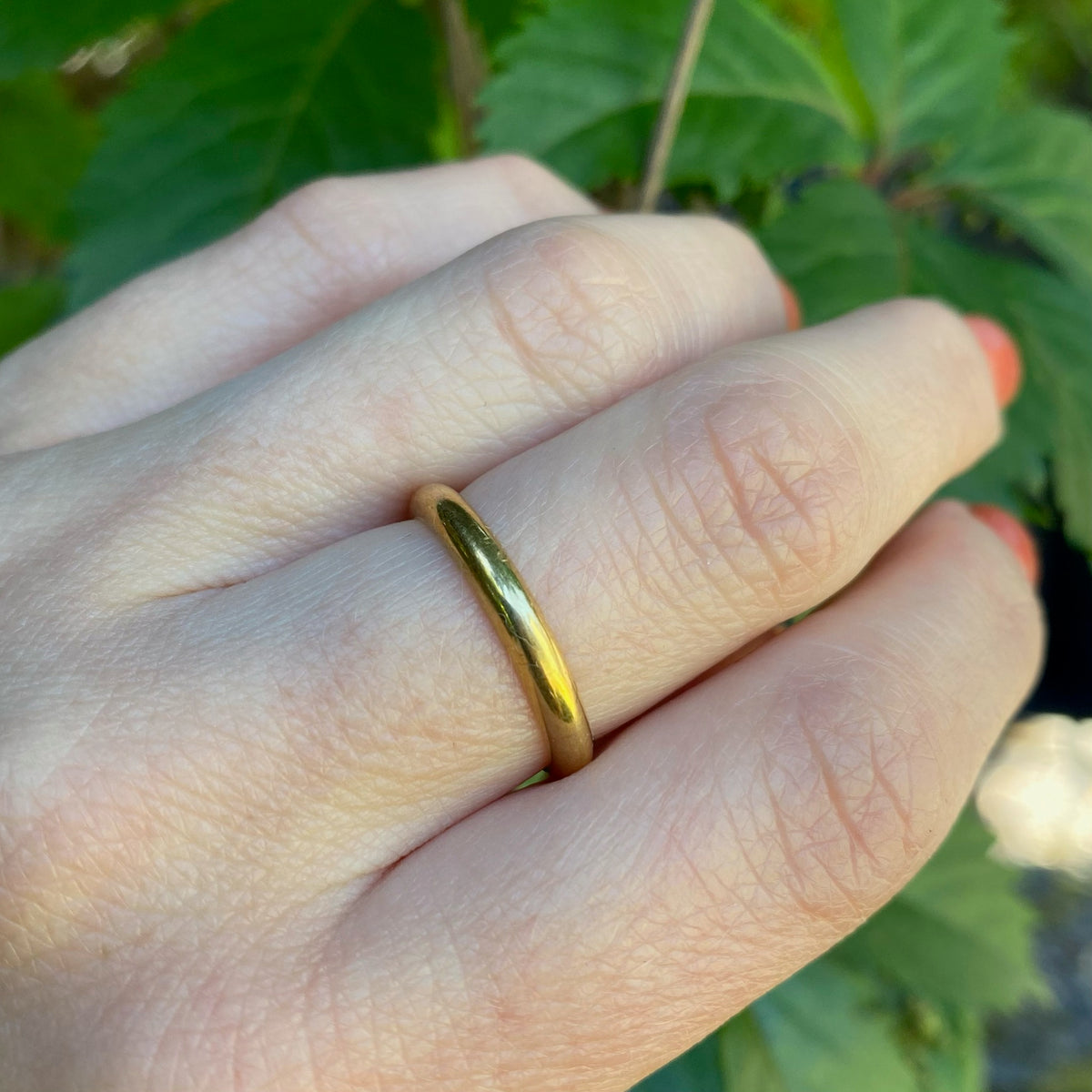 Vintage 18k Gold Band with Romantic Engraving