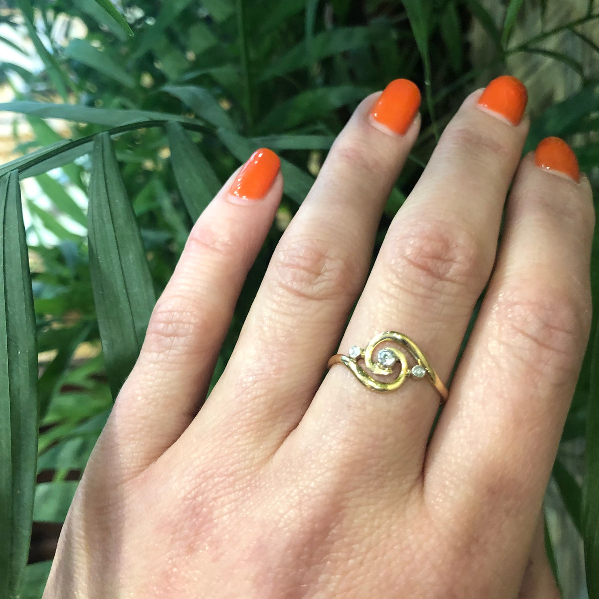 French Swirl Ring 18k Gold and Diamonds