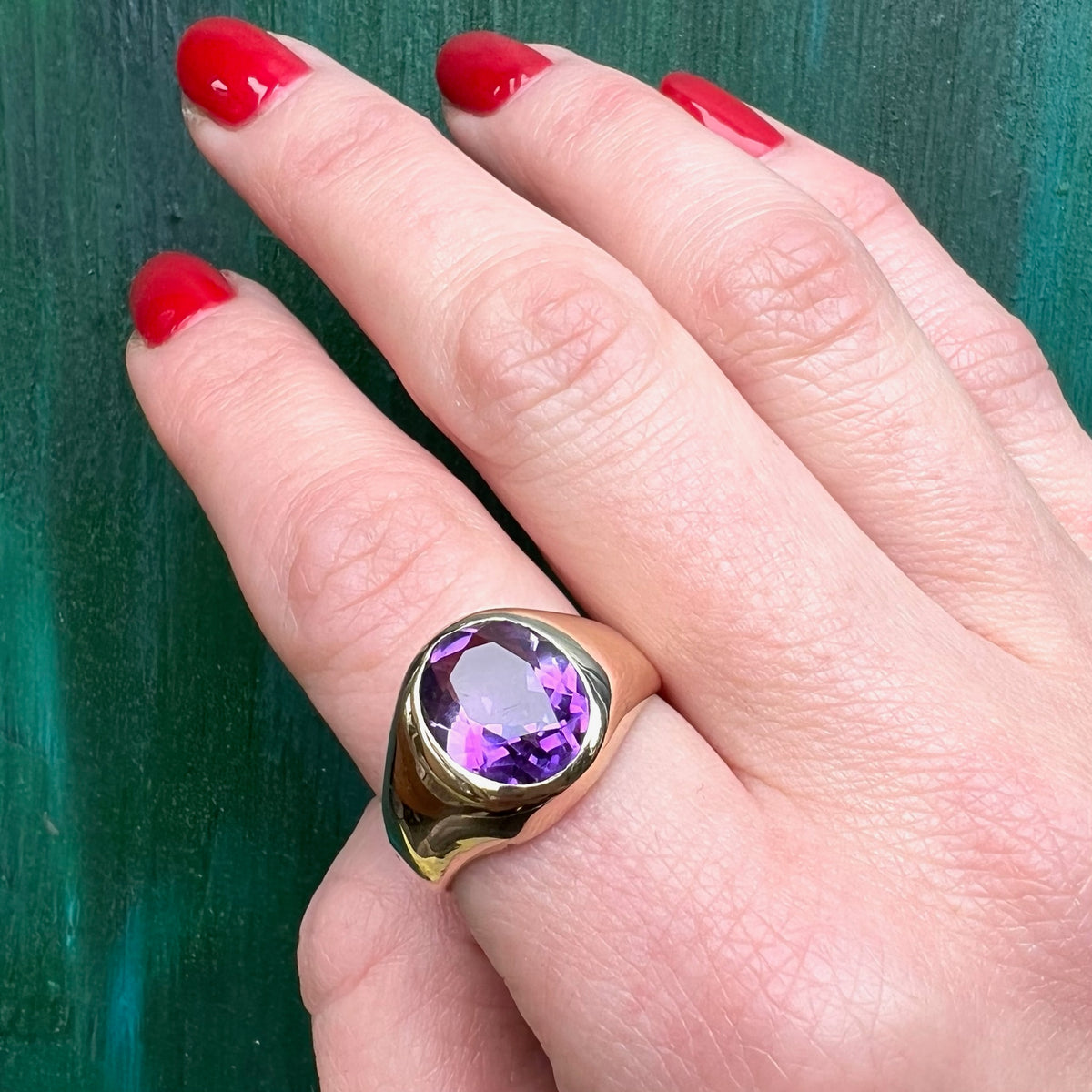 Sleek & Sassy Amethyst Signet Ring in Gold