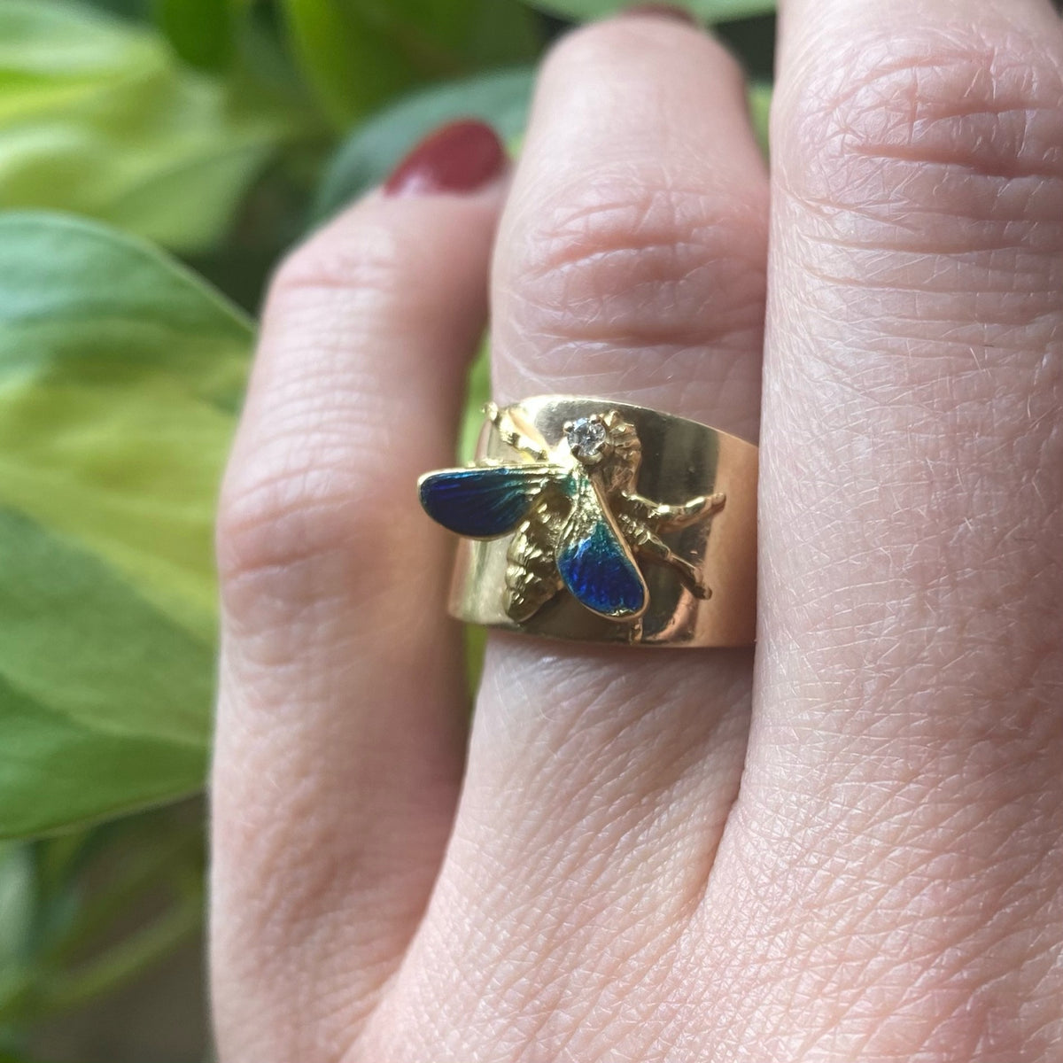 Enameled Bee Gold Cigar Band