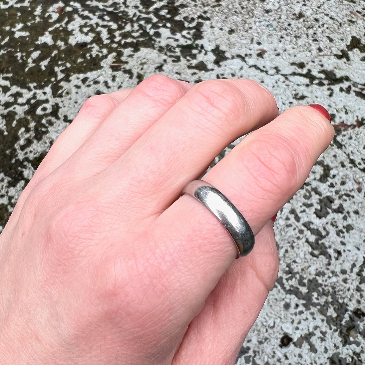 Mens Vintage Platinum Wedding Band