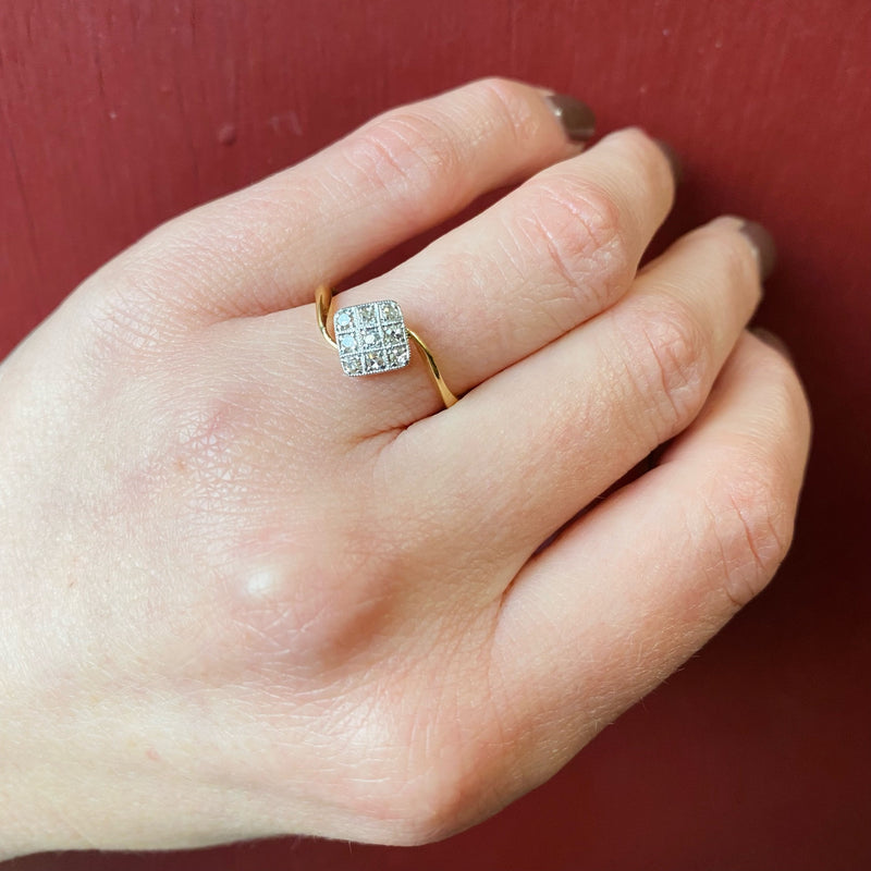Diamond Checkerboard Cluster with Curvy Band