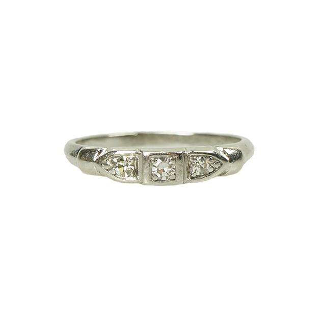 Lovely 1930s Platinum and Diamond Ring