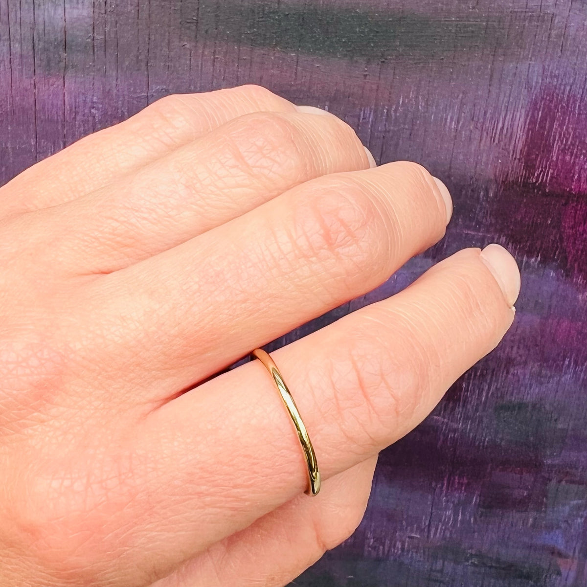 Slim 10k Gold Round Wedding Band