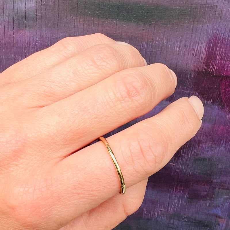 Slim 10k Gold Round Wedding Band