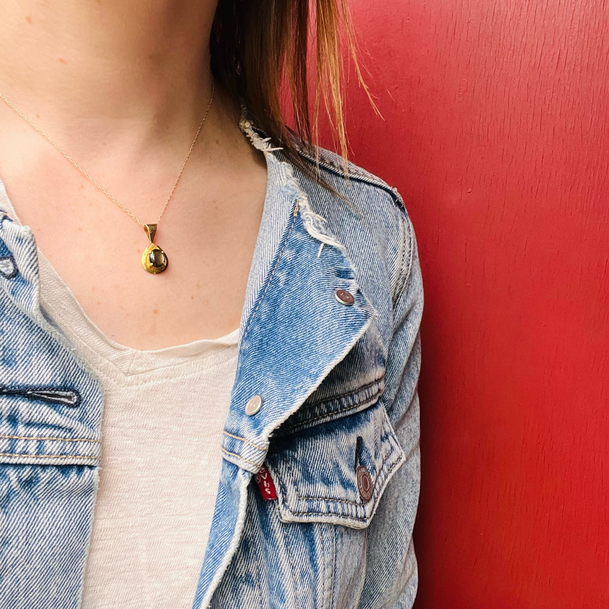 Luxe Modernist Cat's Eye Pendant in 18k Gold