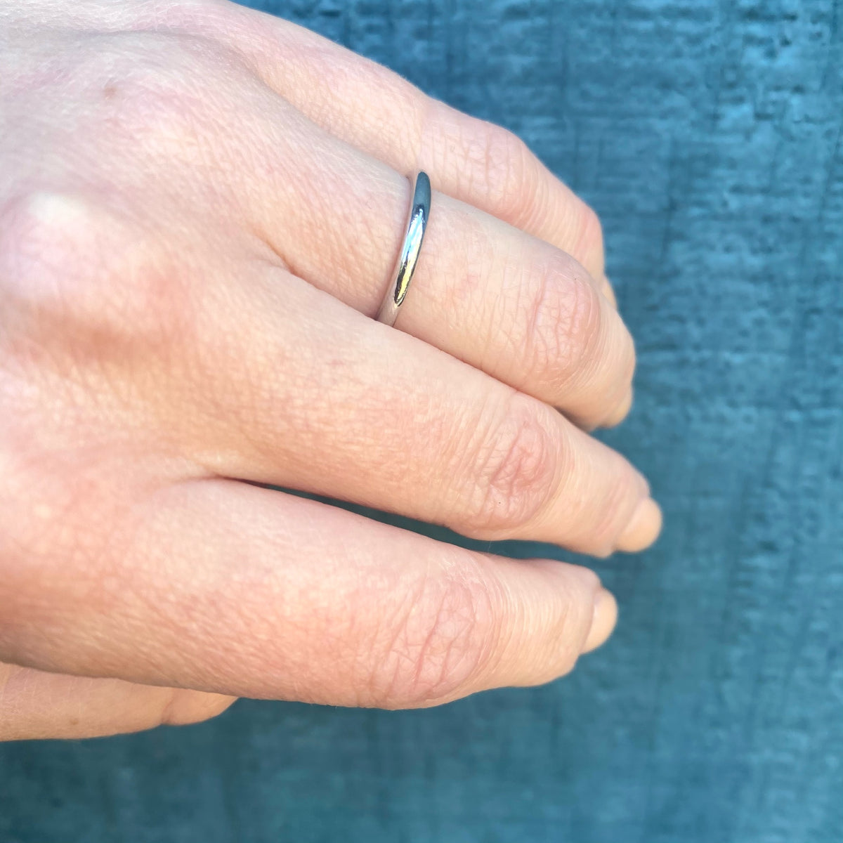 Mellow White Gold Slim Half Round Band
