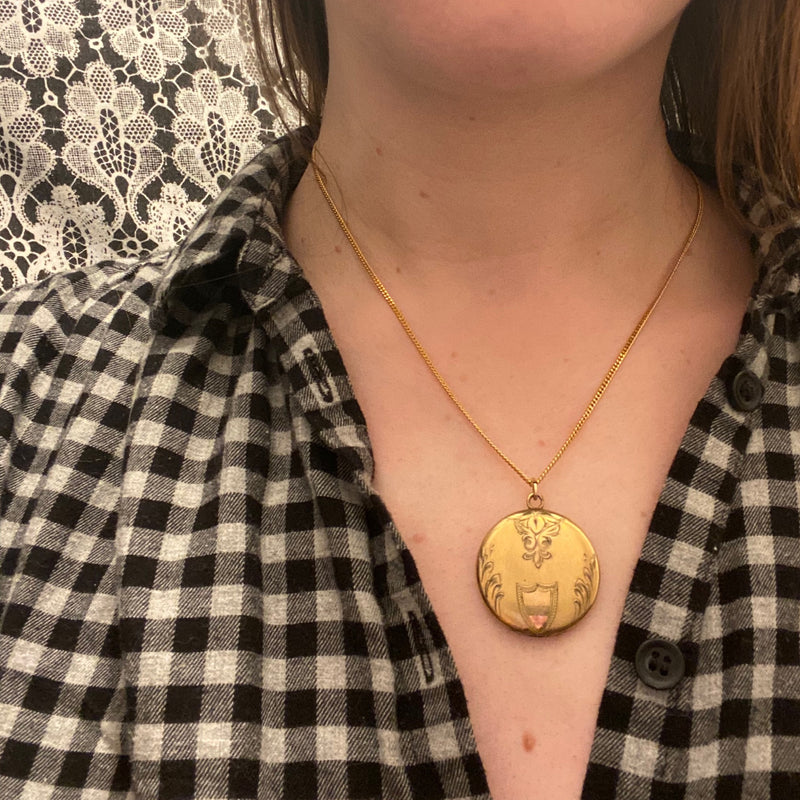 Pretty 1920s Engraved Locket
