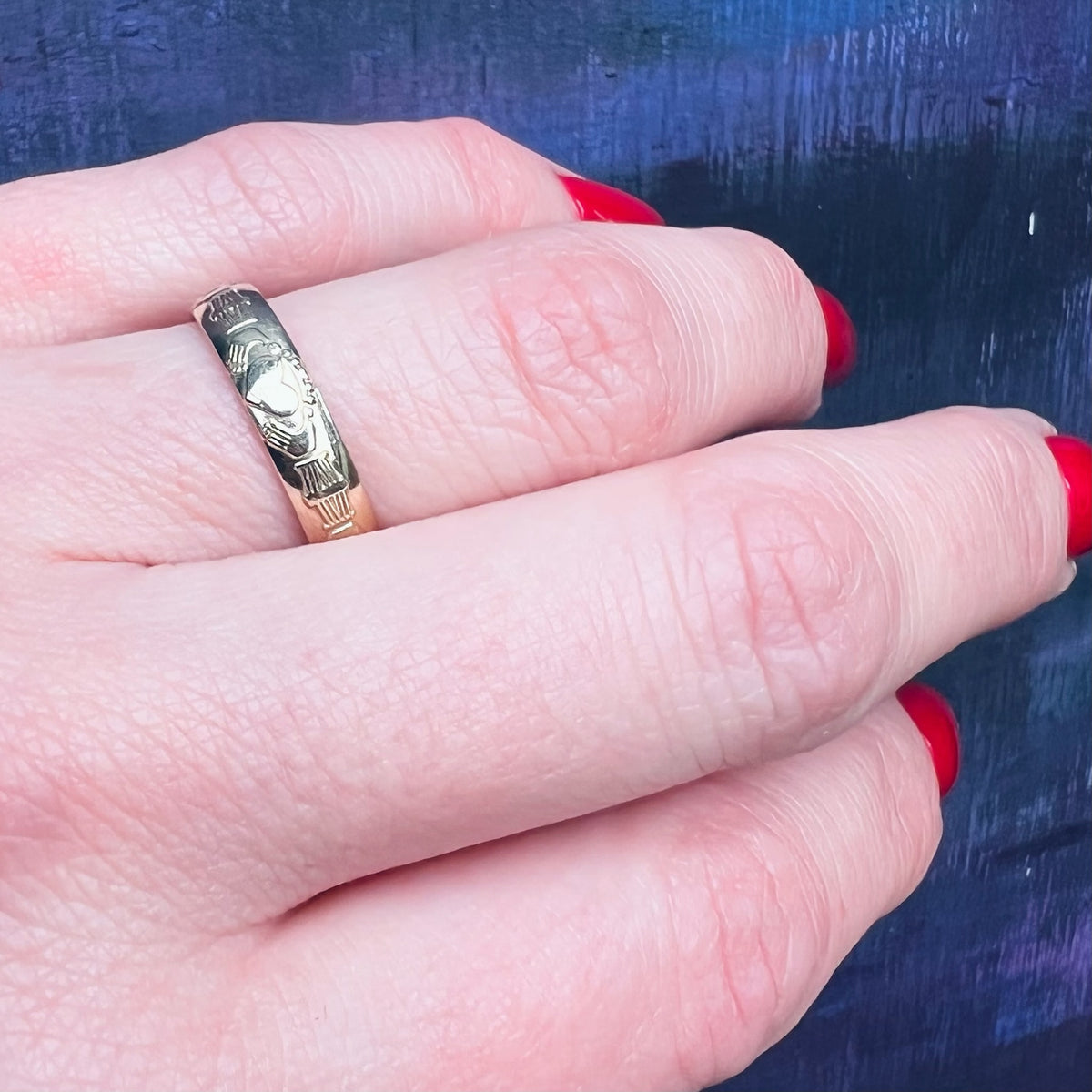 Unusual 15ct Gold Claddagh Wedding Band