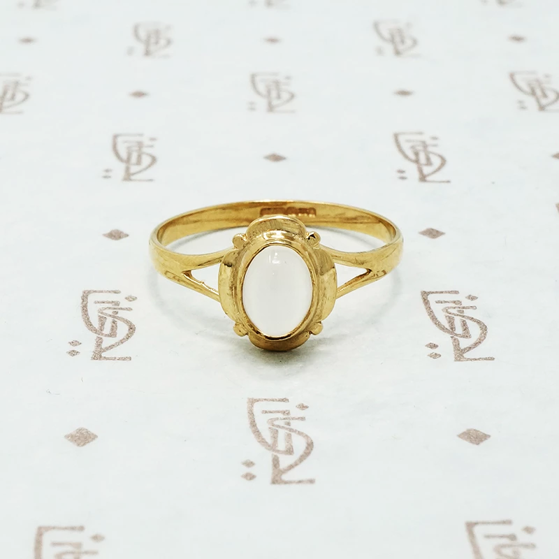 9ct yellow gold moonstone ring