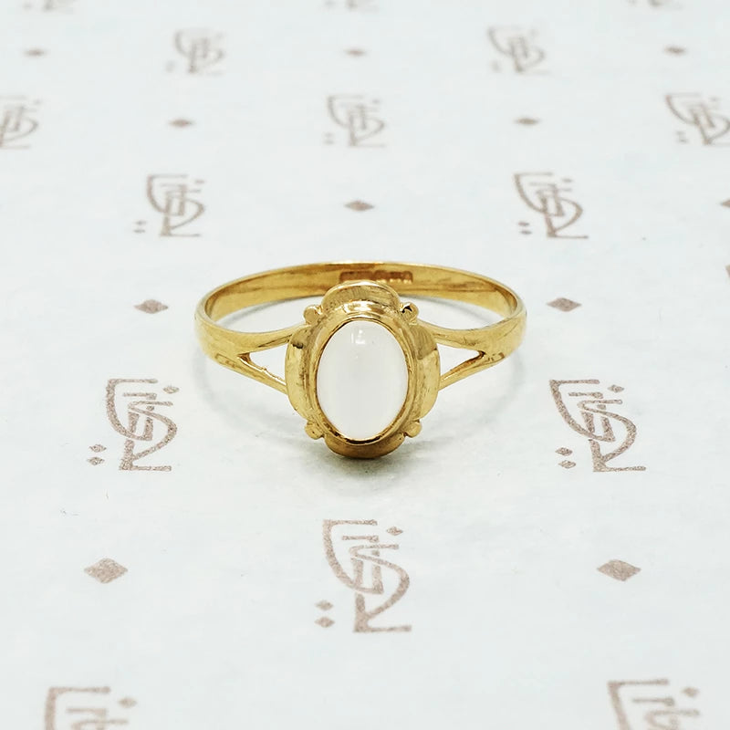 9ct yellow gold moonstone ring