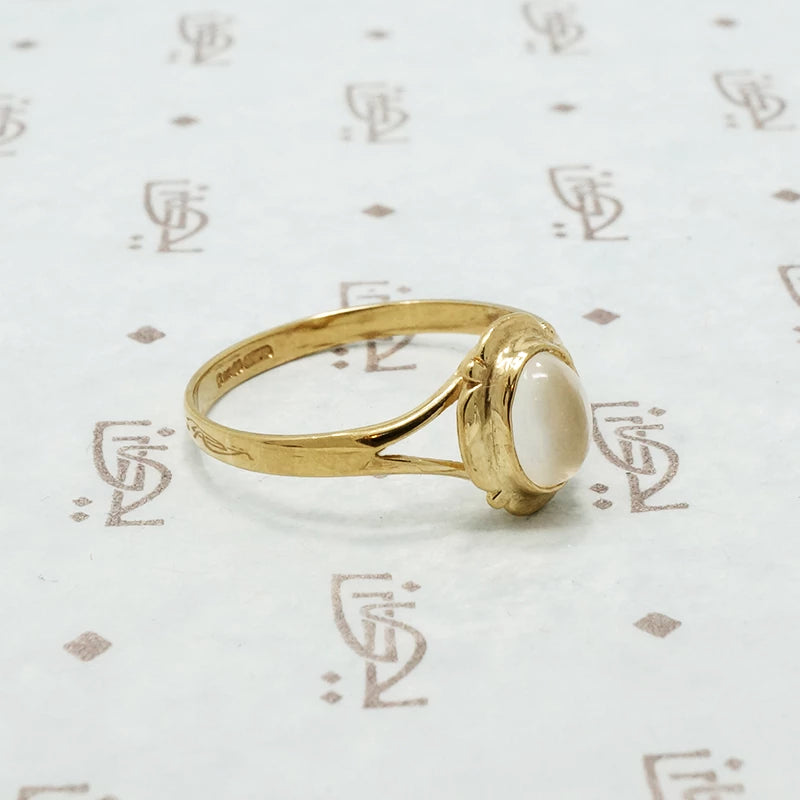 9ct yellow gold moonstone ring
