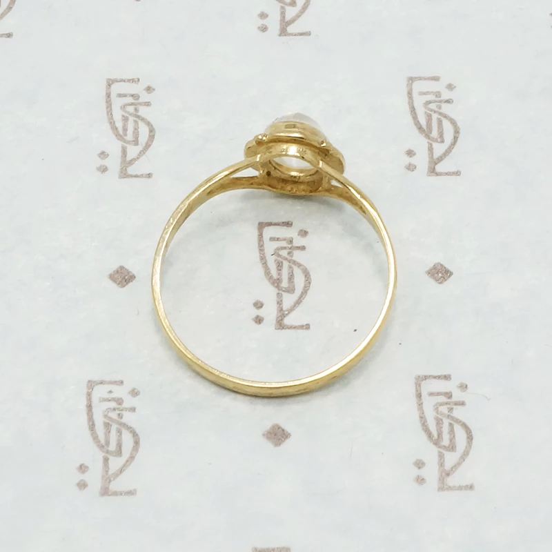 9ct yellow gold moonstone ring side view