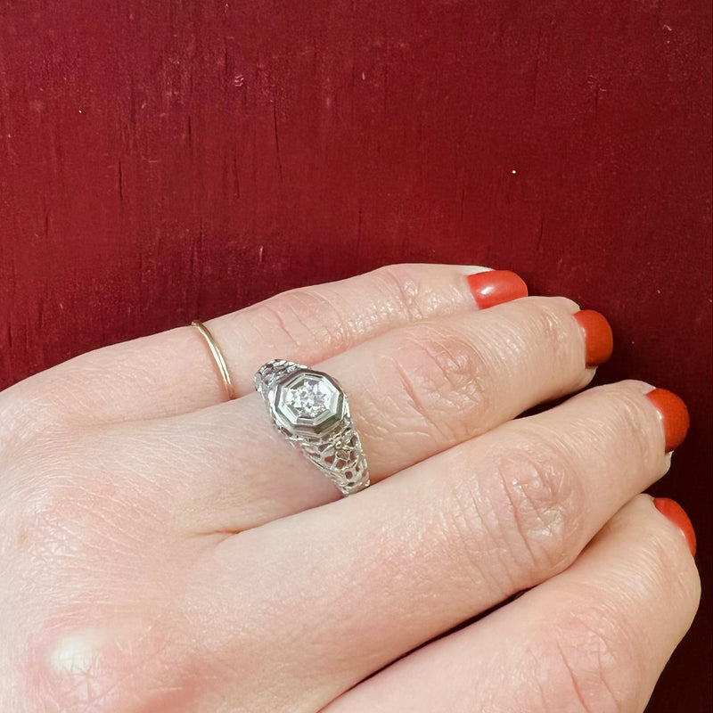 Art Deco White Gold Filigree Diamond Ring