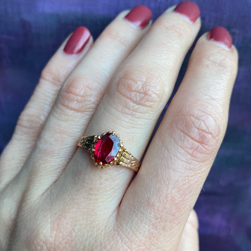 Sparkling Garnet Doublet in Engraved Rosy Gold Ring