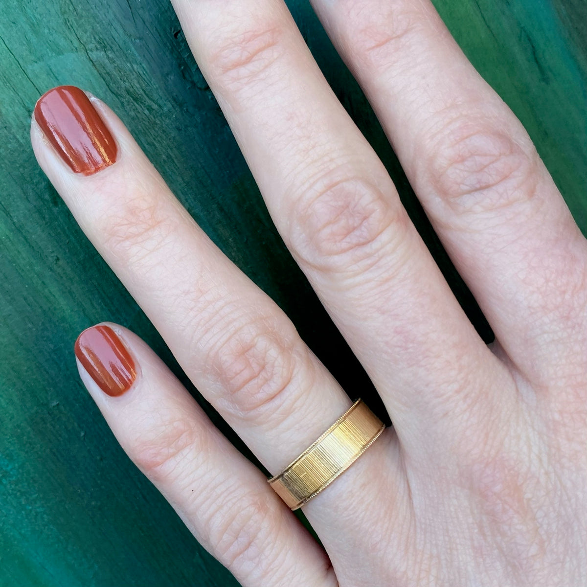 Cool & Classy 1970s Gold Wedding Band