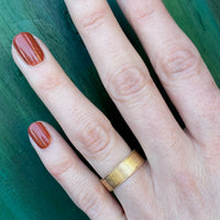 Cool & Classy 1970s Gold Wedding Band