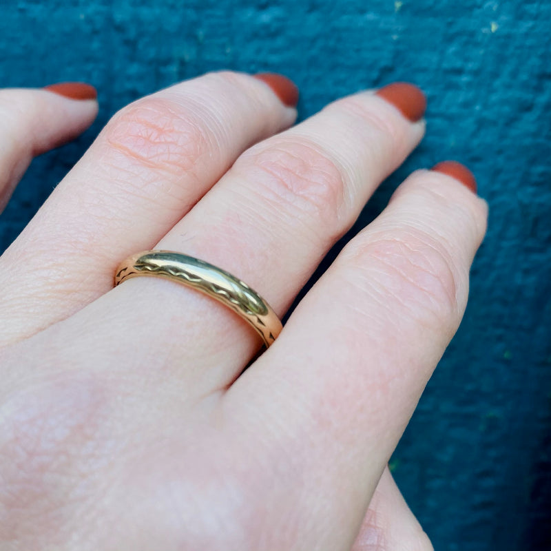 Art Deco Wedding Band with Scalloped Edge