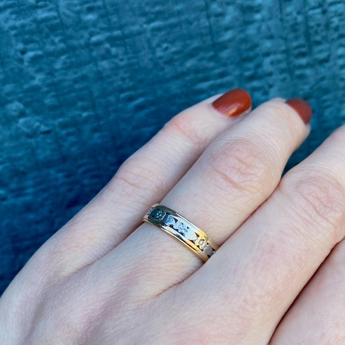 Hearts & Flowers Two Tone Romantic Wreath Band