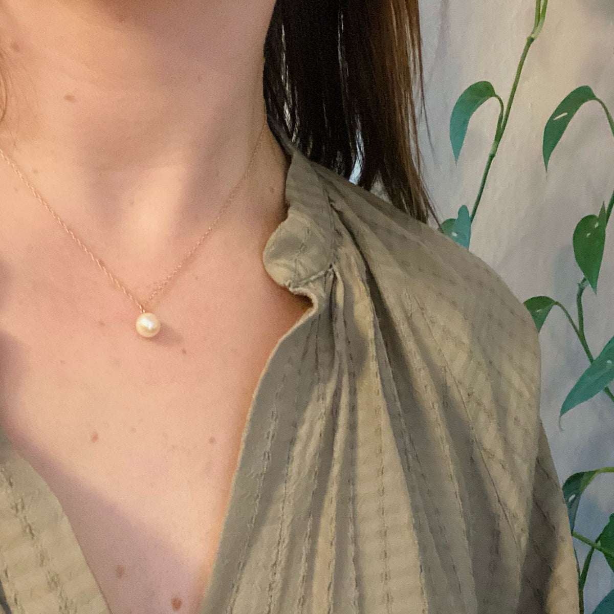 Vintage Solitaire Pearl on Gold Chain