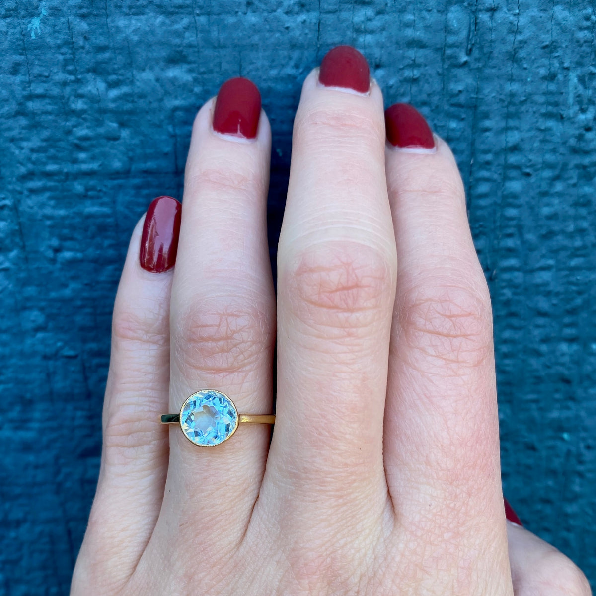 Simply Beautiful Bezel set Aquamarine in 18k