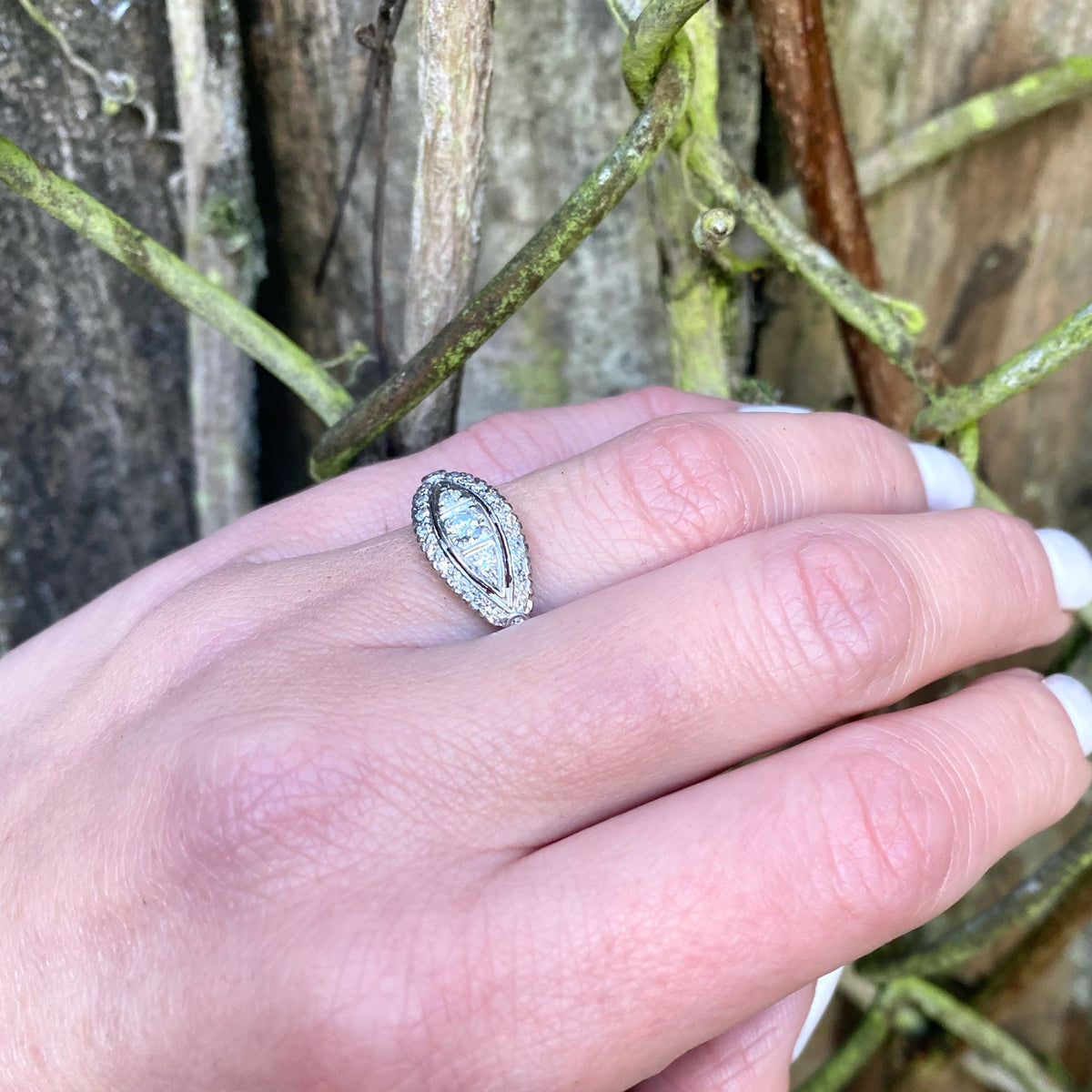 Glittering Diamonds in Platinum "Eye" Band