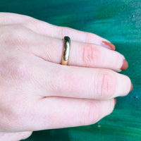 Luxurious Vintage Gold Wedding Band