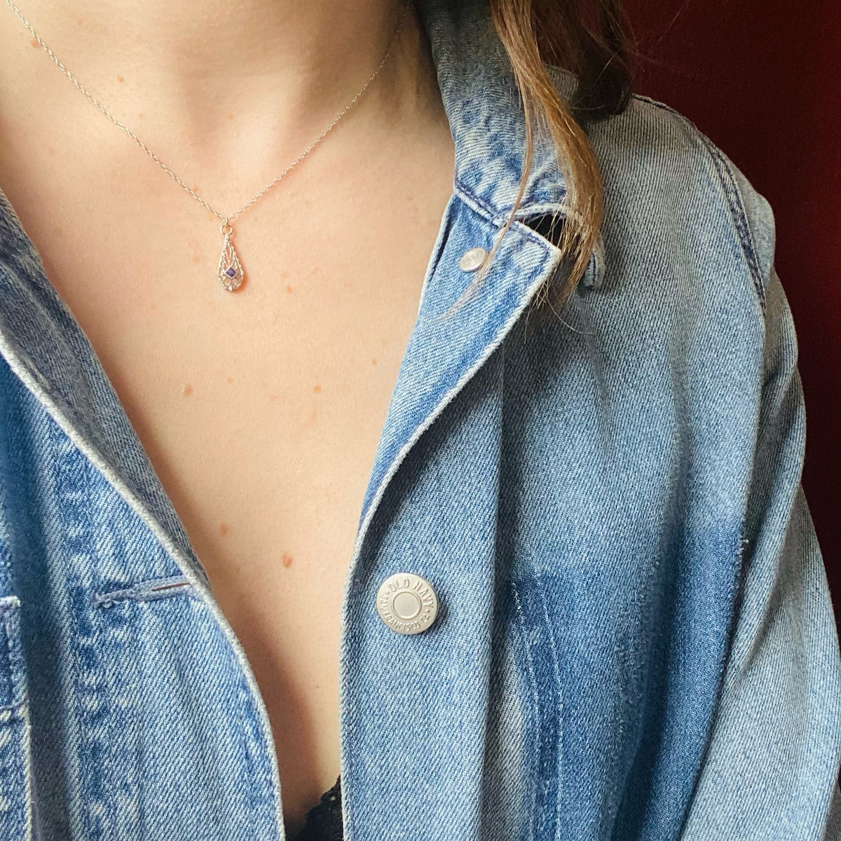 Lacy Engraved White Gold Teardrop Sapphire Pendant