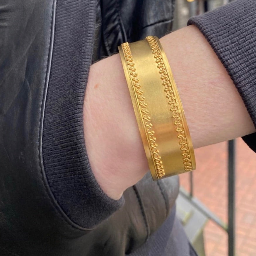 Luxuriously Detailed Pinchbeck Hinged Bangle