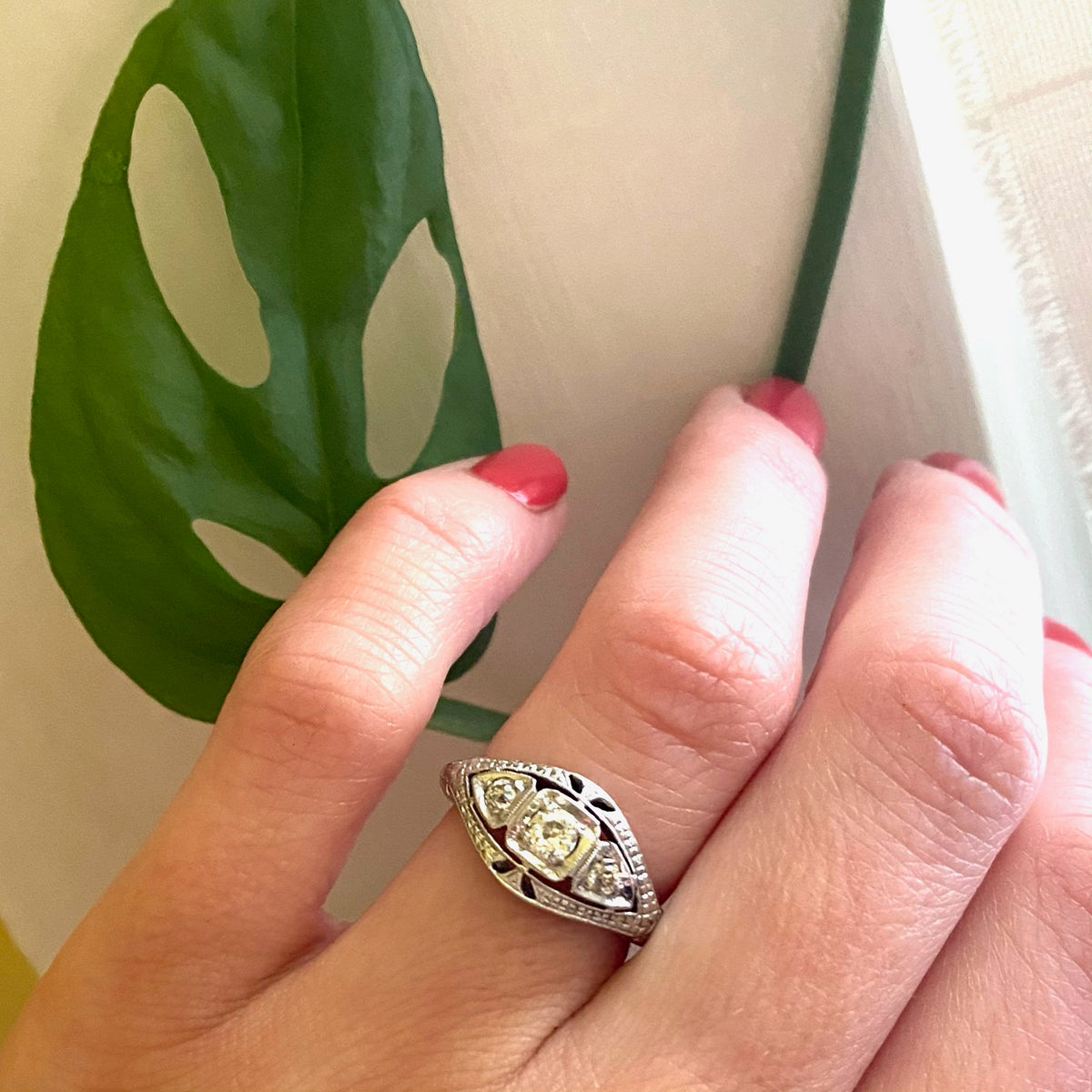 Deco Details Blossom White Gold Filigree Diamond Ring