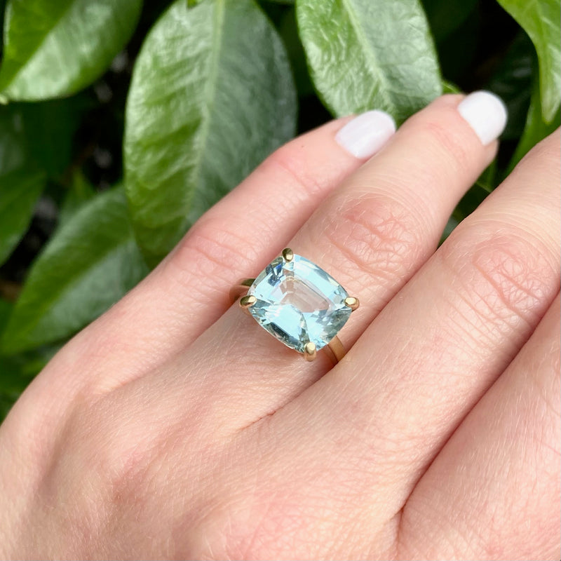 Solitaire Aquamarine Stunner in Gold by 720