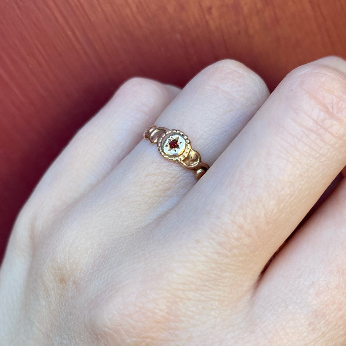 Star-Set Garnet in Sculpted 10k Gold Ring