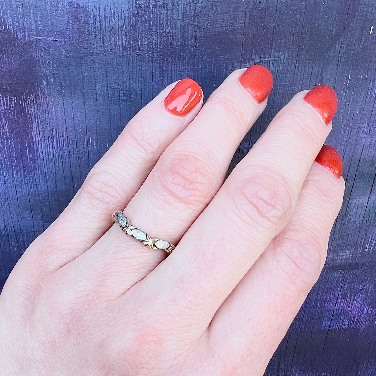 Curved Floral Two Tone Vintage Band