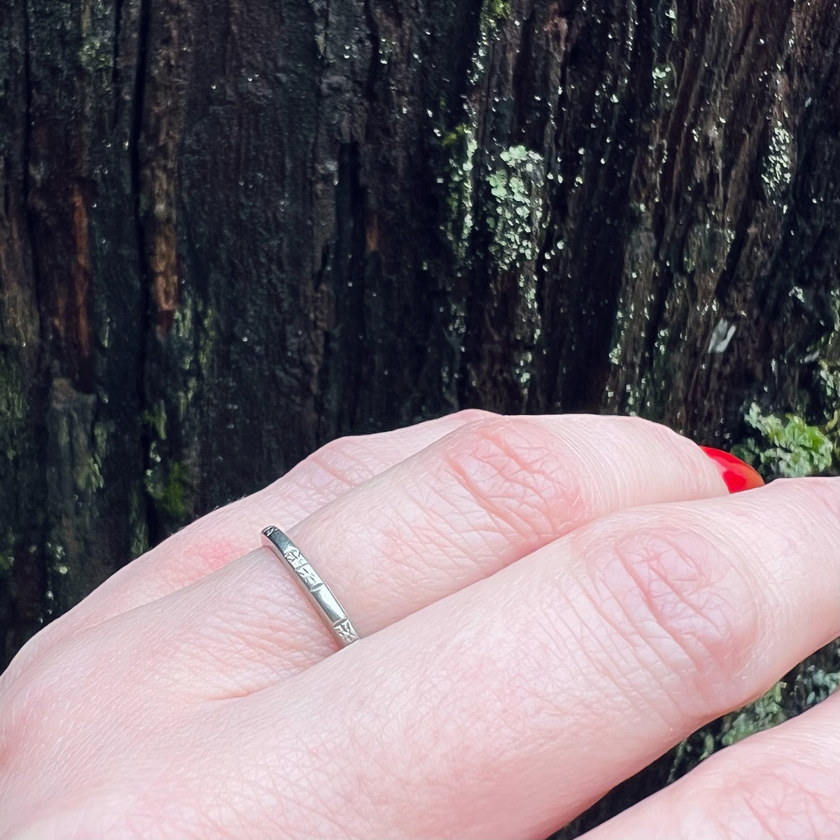 Pretty Little 18k White Gold Art Deco Band
