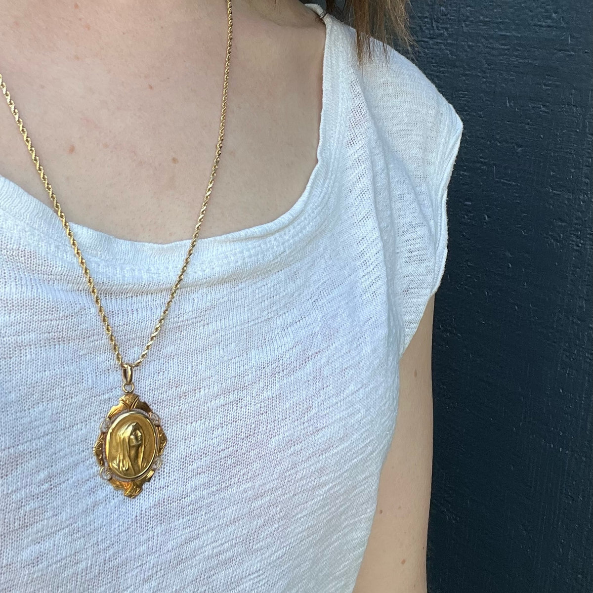 Luxurious 18k Gold Virgin Mary Pendant
