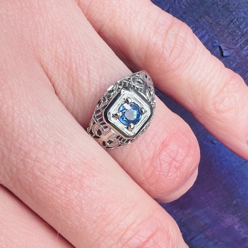 Lovely Sapphire White Gold Filigree Ring