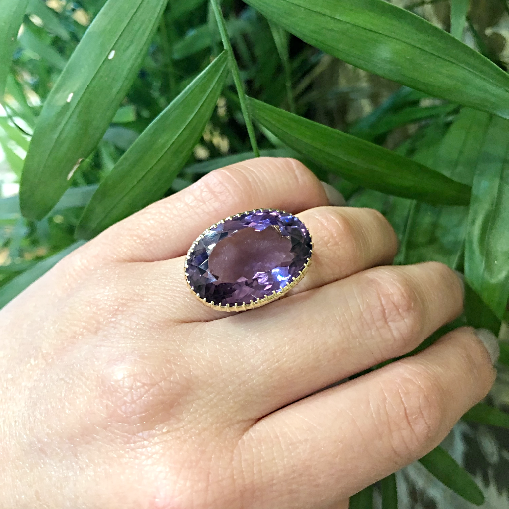 Regal Oval Amethyst Ring in Gold