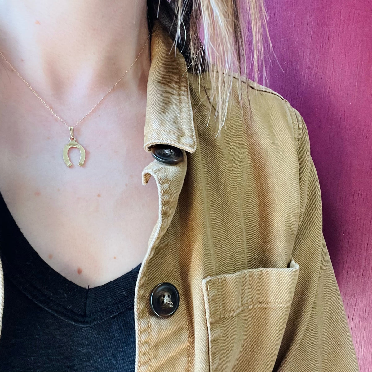 Cross Hatched Gold Lucky Horseshoe Necklace