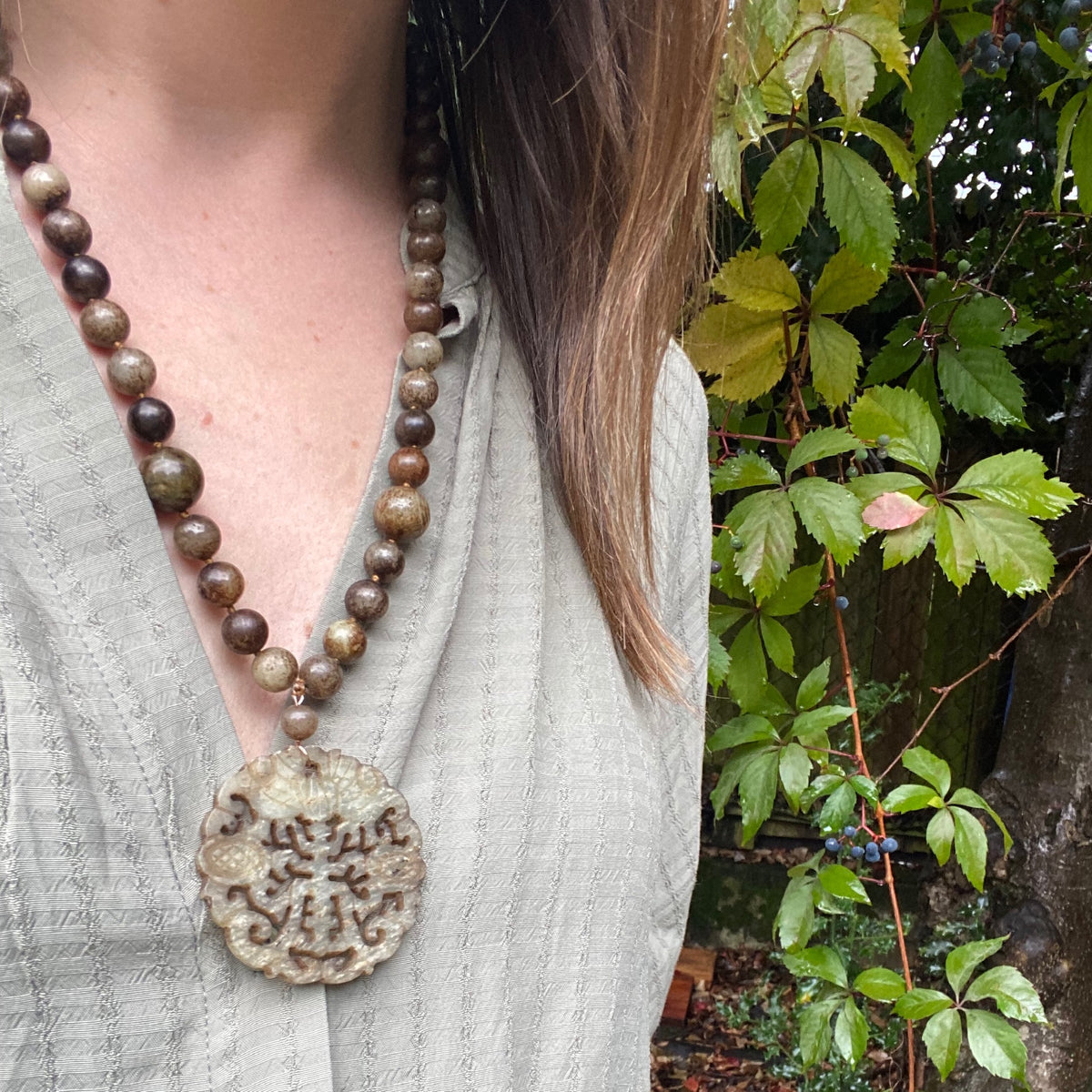 Wonderful Mottled Green Jade Chinoiserie Necklace