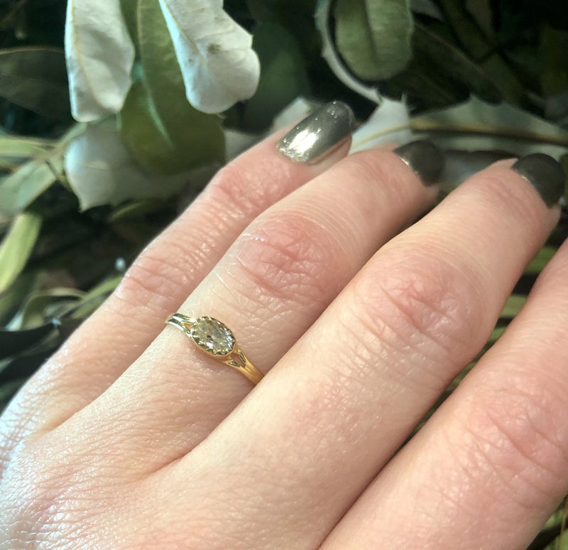 The 18k Oval OMC Solitaire