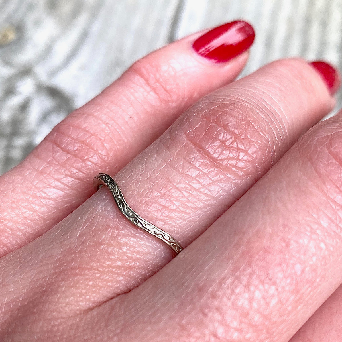 Vine & Berries Curved Wedding Band