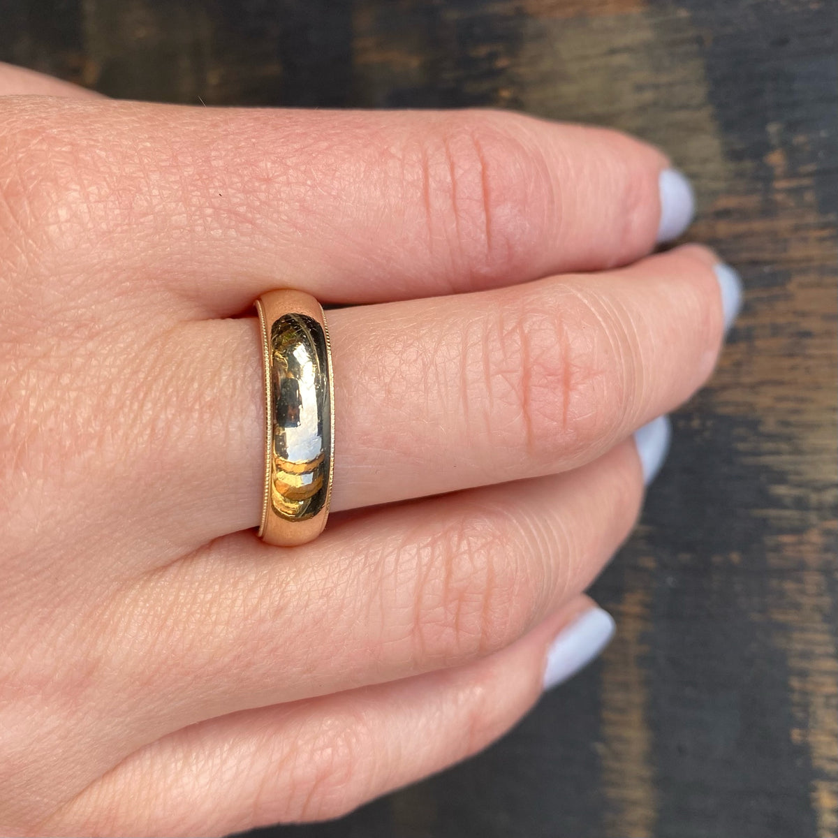 Elegant Vintage Gold Wedding Band with Milgrain