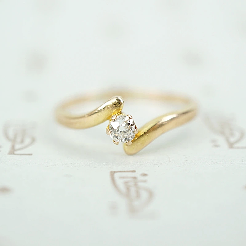 Adorable Edwardian Crossover Diamond Solitaire