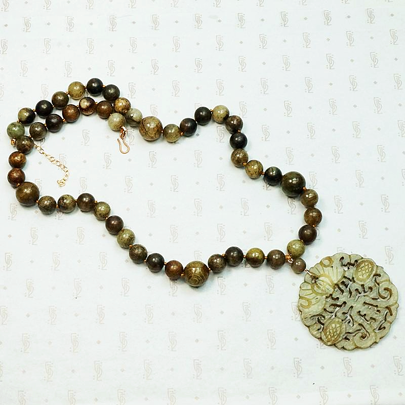 Wonderful Mottled Green Jade Chinoiserie Necklace