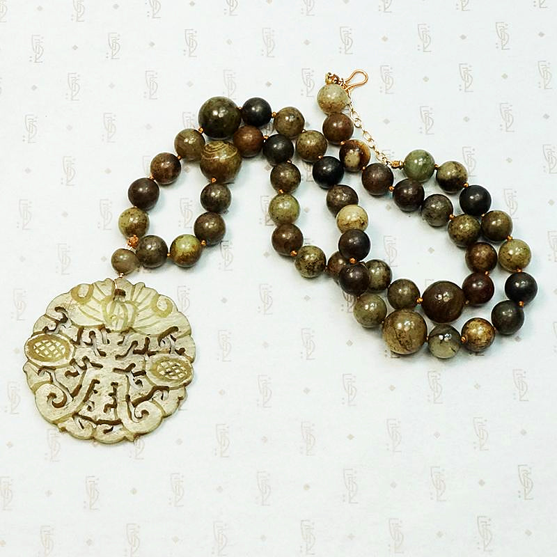 Wonderful Mottled Green Jade Chinoiserie Necklace