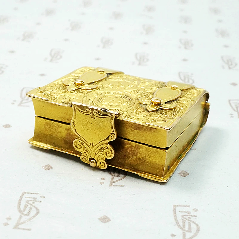 Finest French Book Locket in Engraved 18K Gold