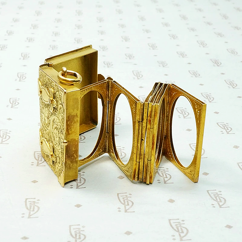 Finest French Book Locket in Engraved 18K Gold